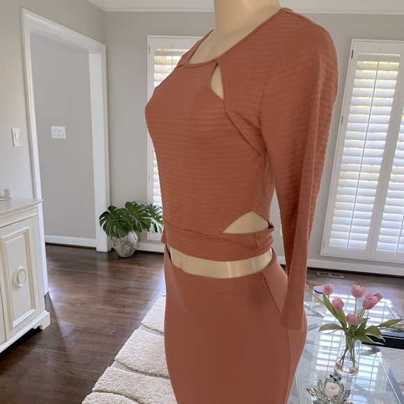 Two piece crop top and pencil skirt set - Picture 1 of 3